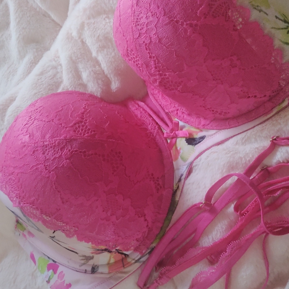 NWOT Lightly Lined Multiway Strapless